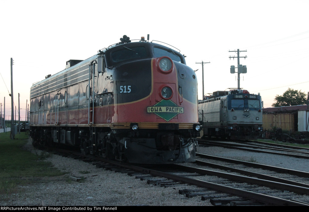 Iowa Pacific #515 & Amtrak #945